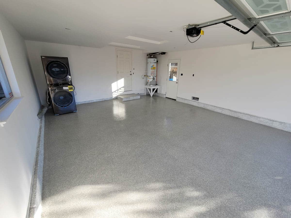 Epoxy flakes floor